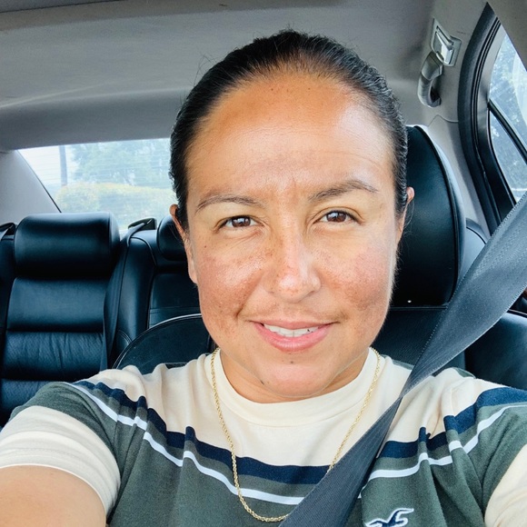 Meet your Posher, Jennifer - Picture 1 of 1